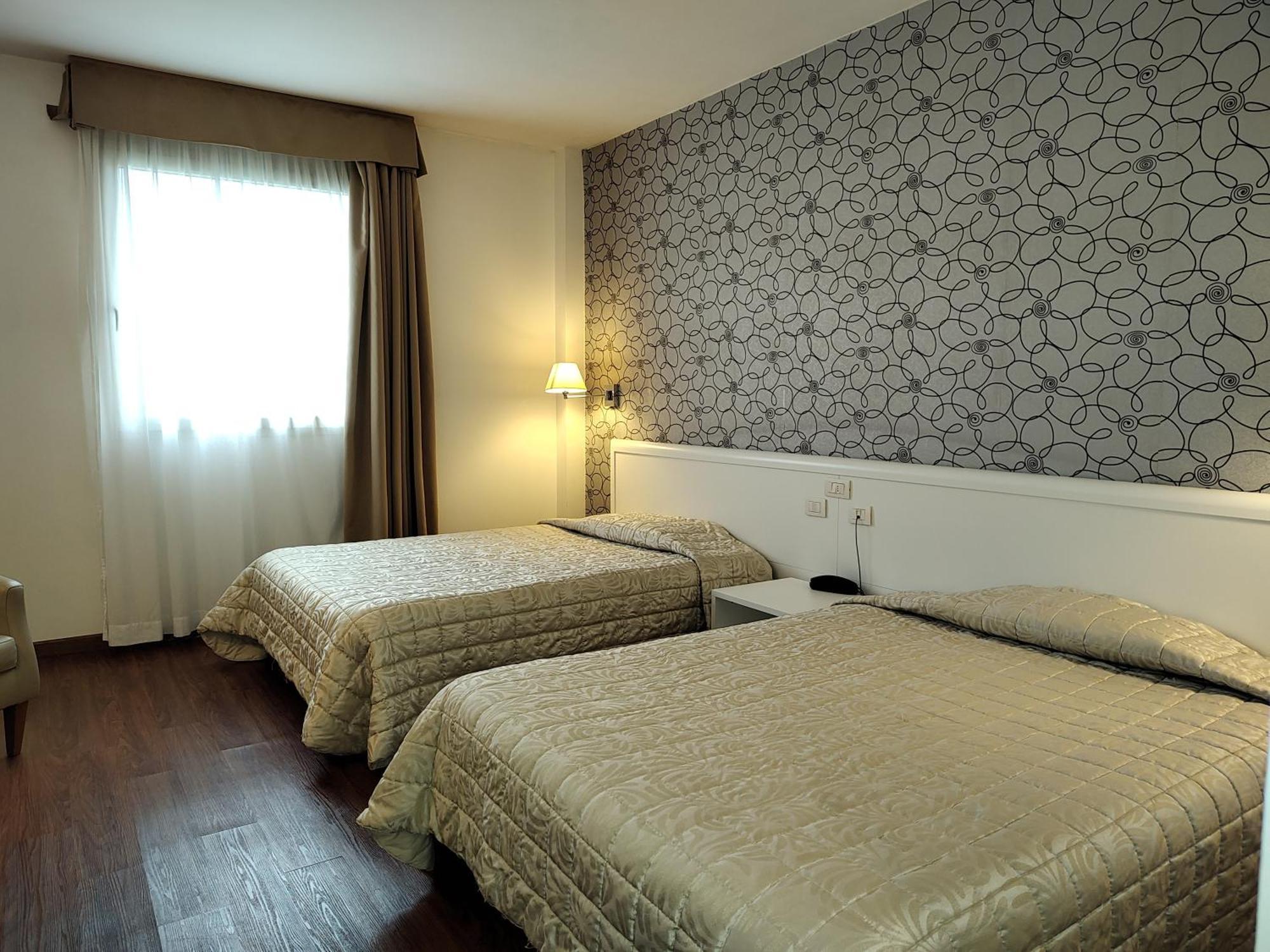 Hotel Datini Прато Экстерьер фото