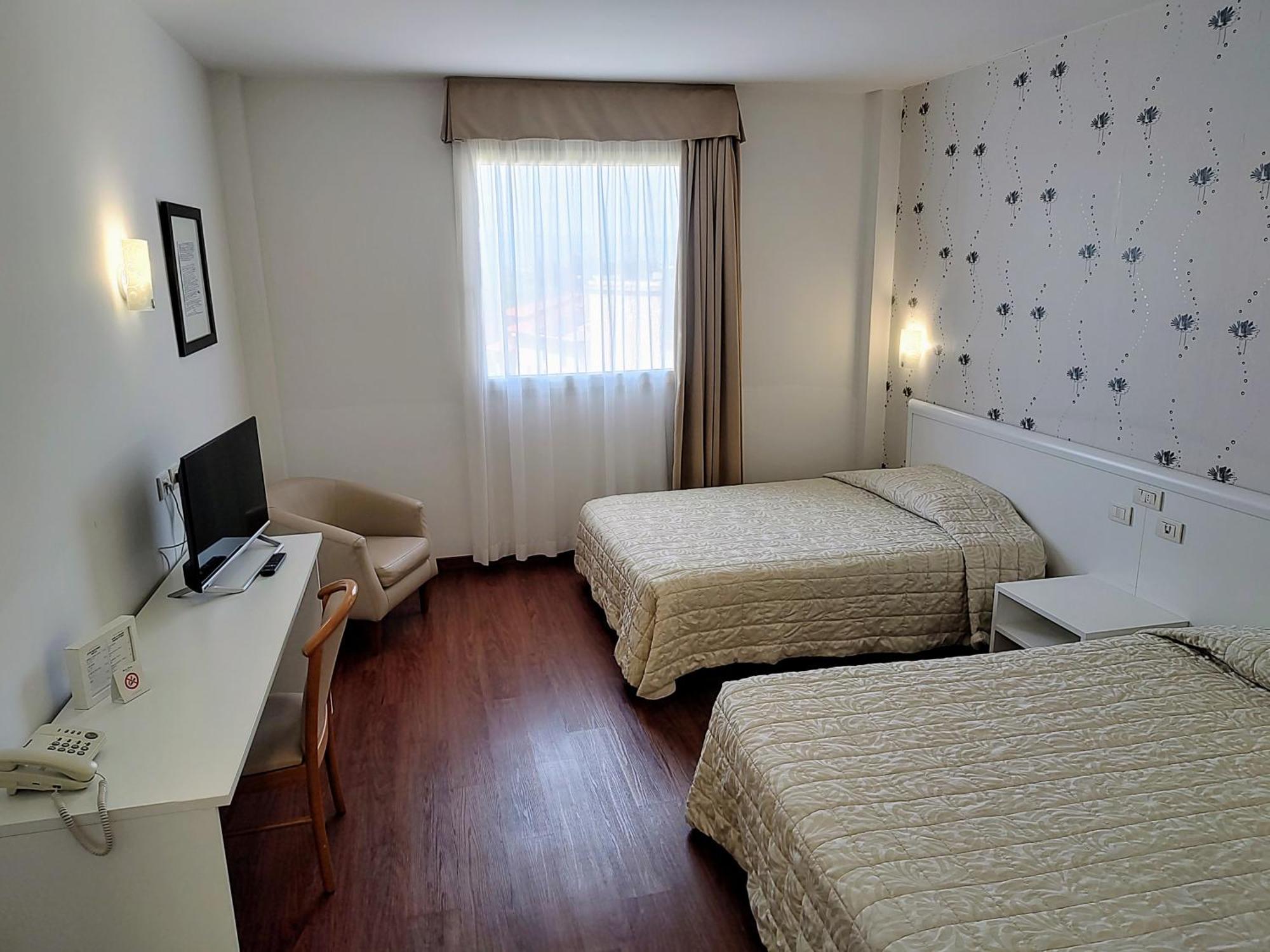 Hotel Datini Прато Экстерьер фото